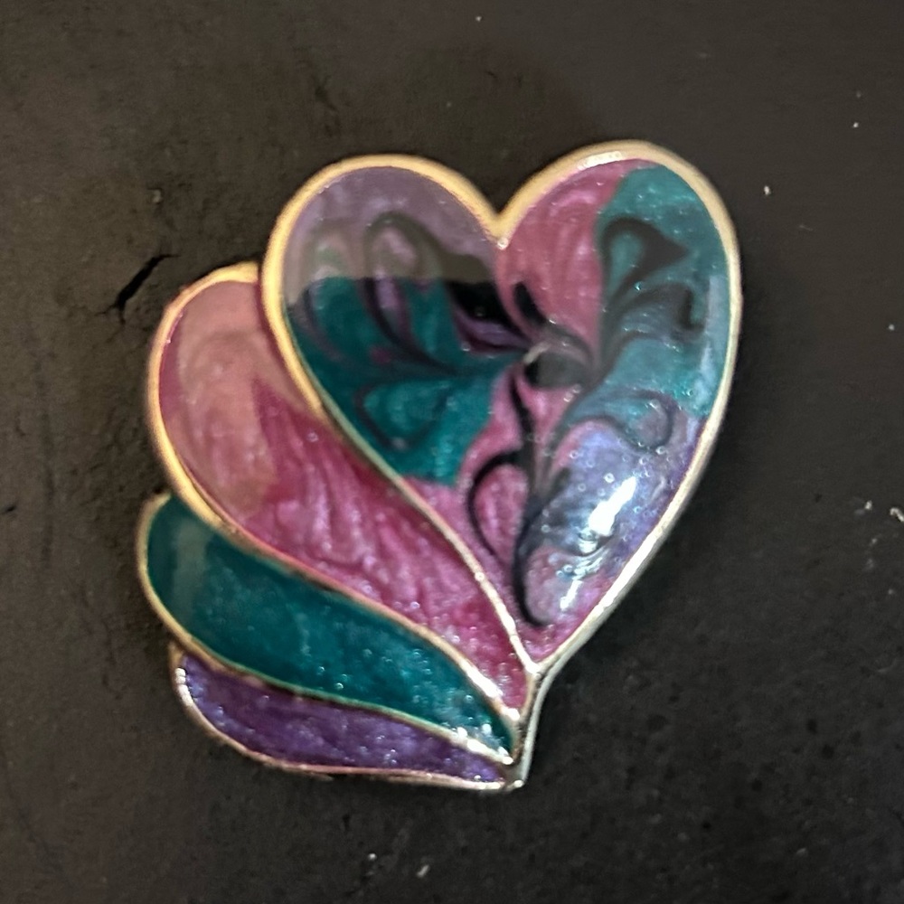 Vintage gold tone enamel brooch: 4 Overlapping HEARTS